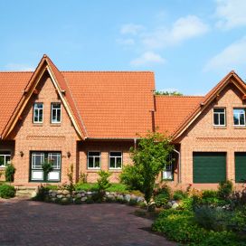 Wohnungs- und Hausbau: Einfamilienhaus mit Hofladen