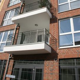 Wohnungs- und Hausbau: Wohn-/ Geschäftshaus als Lückenbebauung